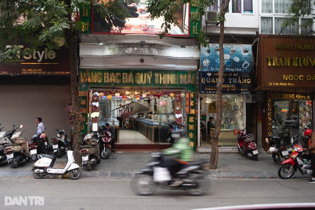 Giá vàng biến động đột biến, chuyên gia chỉ rõ lý do - 2 Giá vàng biến động đột biến, chuyên gia chỉ rõ lý do - 2