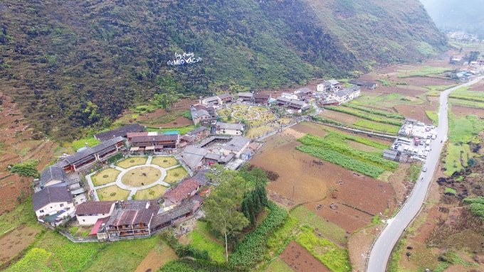 Toàn cảnh làng HMông Pả Vi nhìn từ trên cao.