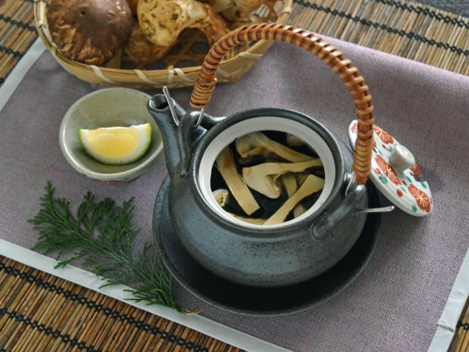 Món súp dobin mushi nấu từ nấm thông. Ảnh: Kiwamino