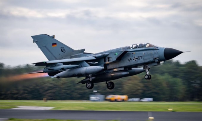Chiến đấu cơ đa nhiệm Panavia Tornado của Đức cất cánh trong khuôn khổ diễn tập hạt nhân Thời khắc kiên định 2025 trong ảnh công bố ngày 20/10. Ảnh: NATO