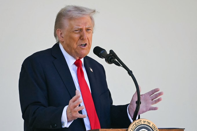 Tổng thống Mỹ Donald Trump phát biểu tại Vườn Hồng, Nhà Trắng ngày 21/10. Ảnh: AFP