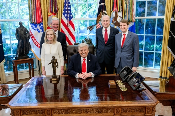 Tổng thống Donald Trump nhận giải Kiến trúc sư Hòa bình tại Nhà Trắng ngày 21/10. Ảnh: X/WhiteHouse