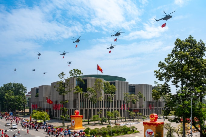 Trực thăng bay qua quảng trường Ba Đình trong buổi tổng duyệt diễu binh kỷ niệm Quốc khánh, ngày 30/8. Ảnh: Giang Huy