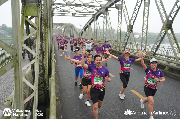 Tham gia giải chạy và hoàn thành mốc 5 km với tôi (Bib 50180) là một niềm hạnh phúc lớn. Ảnh: Le Quy Hoang
