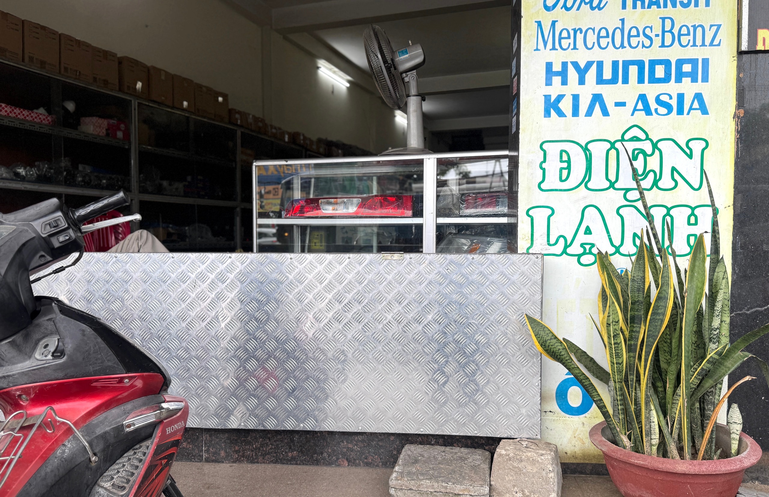 Đà Nẵng khẩn trương ứng phó bão số 12 Fengshen và mưa lớn sắp tới - Ảnh 5. Đà Nẵng khẩn trương ứng phó bão số 12 Fengshen và mưa lớn sắp tới - Ảnh 5.