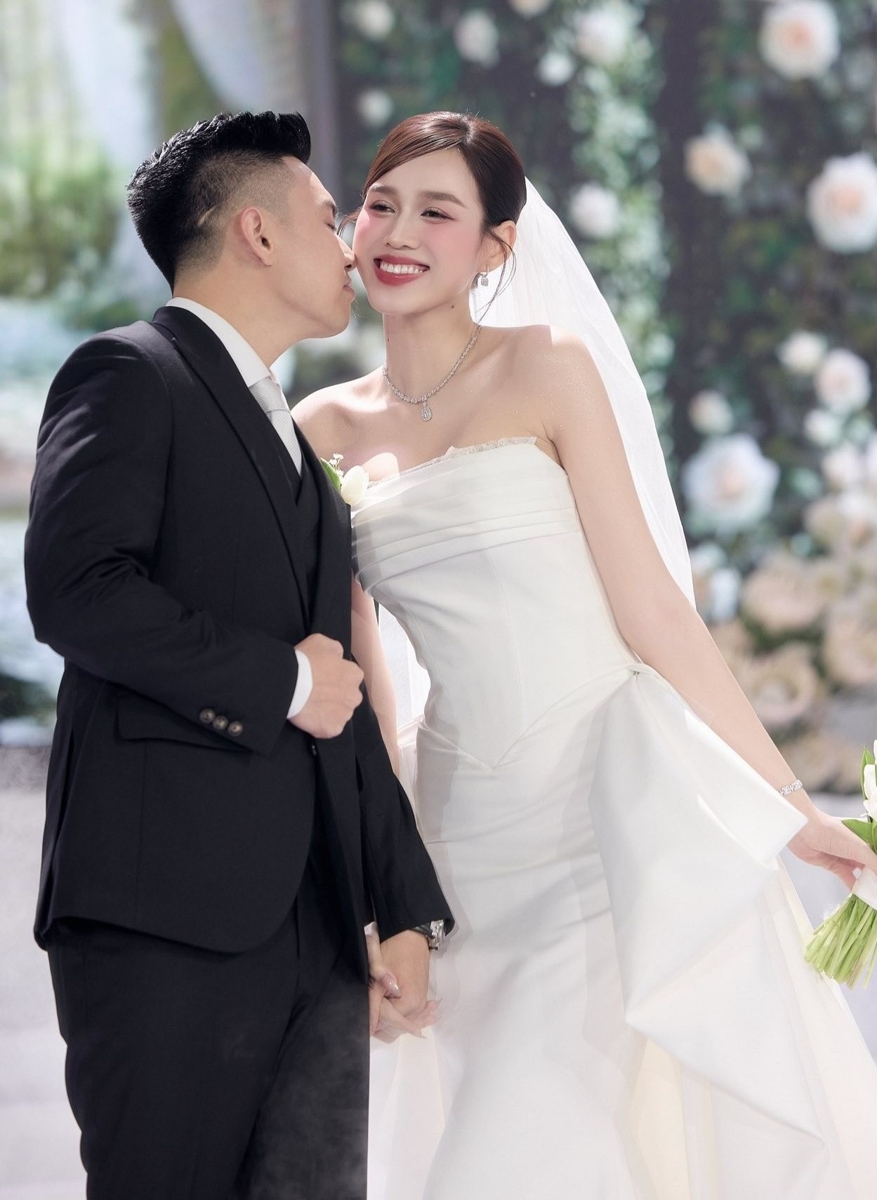 Đỗ Thị Hà cưới ảnh 1 Do Thi Ha cuoi anh 1