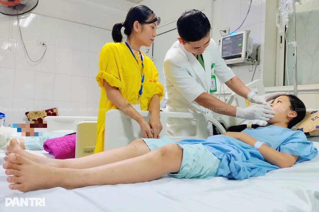 Con gái 12 tuổi nguy kịch sau tai nạn, mẹ đơn thân mắc suy thận cầu cứu - 3 Con gái 12 tuổi nguy kịch sau tai nạn, mẹ đơn thân mắc suy thận cầu cứu - 3