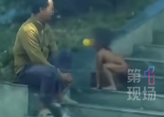 Người bố mặc quần á