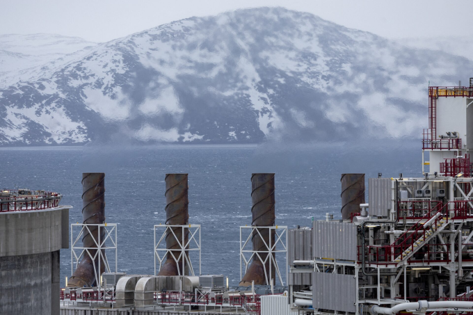 Khí thải từ ống khói tại nhà máy LNG ở Hammerfest, Na Uy, ngày 14/3/2024. Ảnh: Reuters