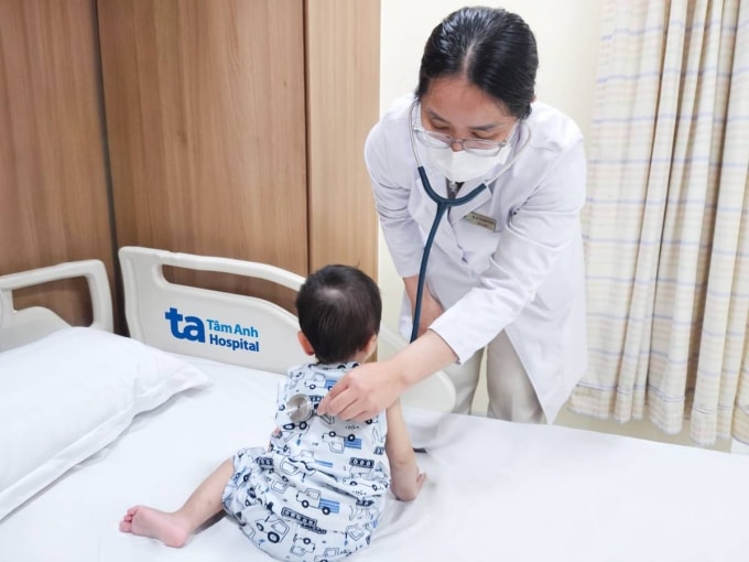 Trẻ nhỏ bị viêm phổi điều trị tại Bệnh viện Đa khoa Tâm Anh TP HCM. Ảnh: Gia Nghi