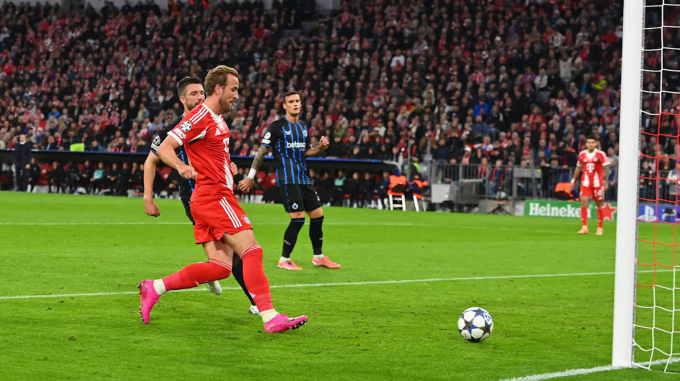 Harry Kane đệm vào lưới trống nâng tỷ số lên 2-0. Ảnh: FC Bayern