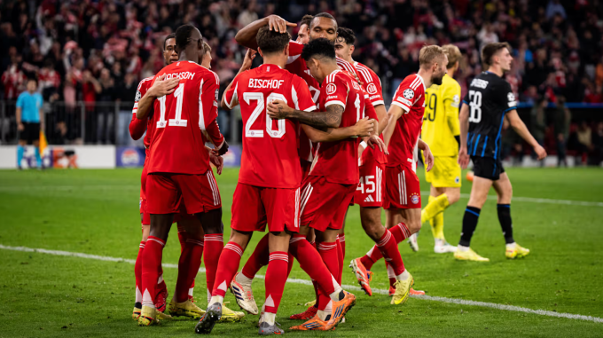 Các cầu thủ Bayern mừng bàn ấn định tỷ số của Nicolas Jackson. Ảnh: FC Bayern