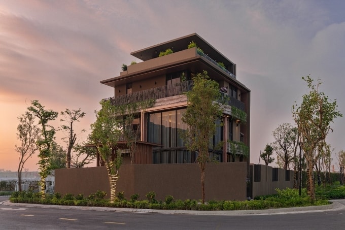 Ảnh thực tế mặt ngoài căn Pool Villa (biệt thự đơn lập bể bơi) với kiến trúc xếp tầng độc đáo. Ảnh: CapitaLand