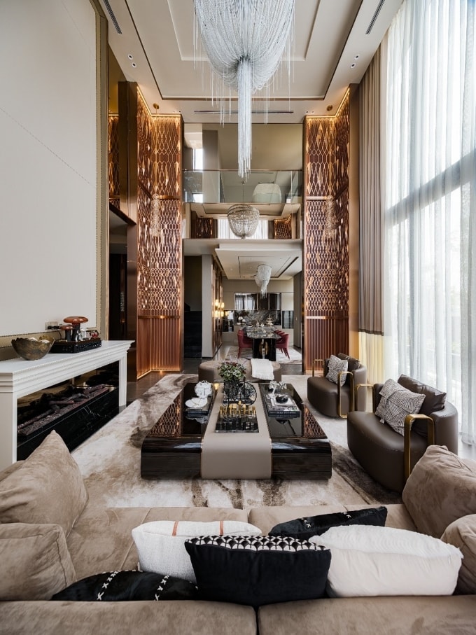 Ảnh thực tế phòng khách thông tầng 6,7m tại căn biệt thự Pool villa. Ảnh: CapitaLand