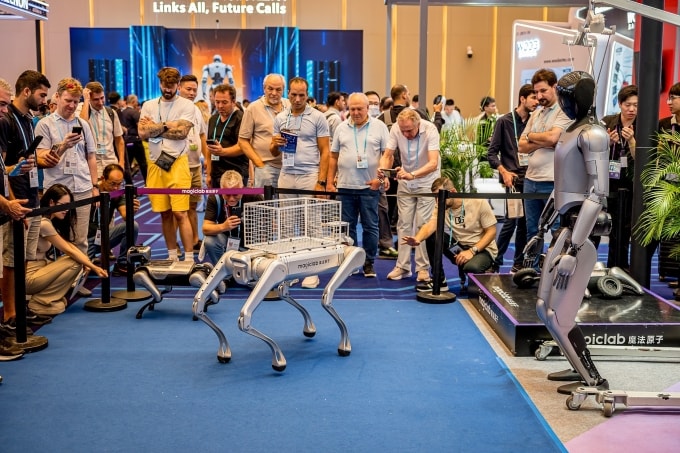 Chó robot trình diễn tại Hội chợ Xuất nhập khẩu Trung Quốc lần thứ 138 ở thành phố Quảng Châu, tỉnh Quảng Đông, miền nam Trung Quốc, hôm 17/10. Ảnh: VCG