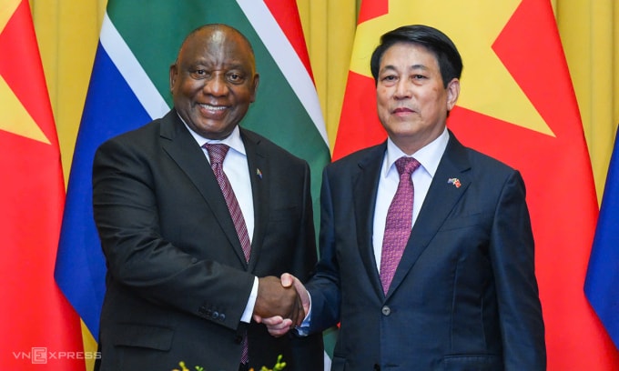 Chủ tịch nước Lương Cường và Tổng thống Nam Phi Cyril Ramaphosa tại Phủ Chủ tịch ngày 23/10. Ảnh: Giang Huy