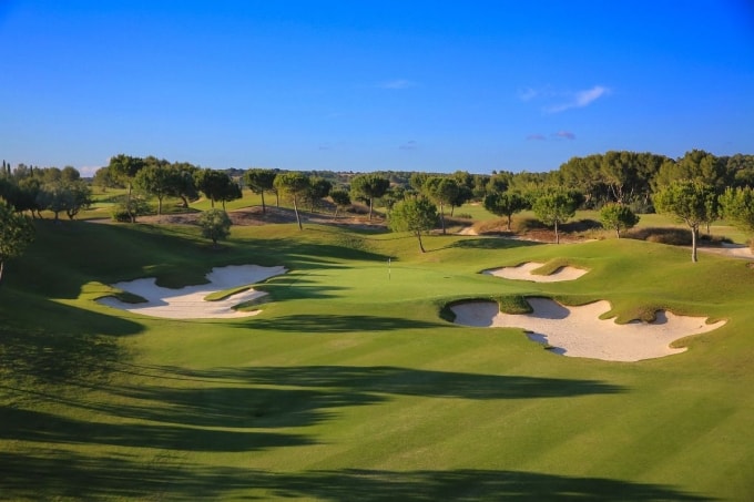 Hai sân golf tại Vinhomes Green Paradise do Tiger Wood và Robert Trent Jones thiết kế. Ảnh: