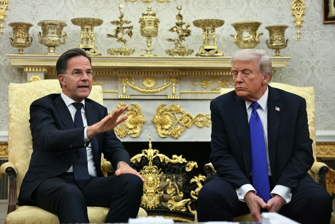 Tổng thống Mỹ Donald Trump (phải) gặp Tổng thư ký NATO Mark Rutte tại Nhà Trắng ngày 22/10. Ảnh: AFP
