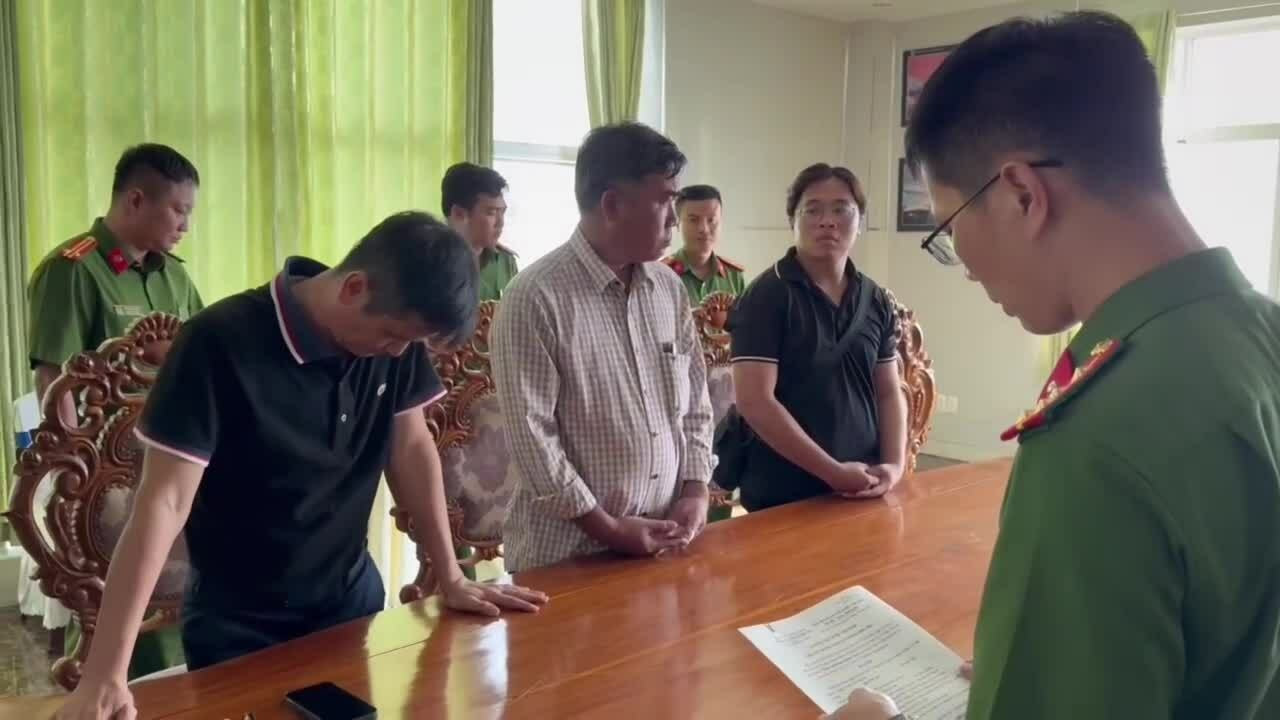 Tổng giám đốc công ty Cáp treo Vũng Tàu bị bắt vì dùng chất thải xây dựng lấp biển