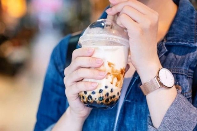 Người phụ nữ 27 tuổi "máu trắng đục" vì thường xuyên uống thứ nước vạn người mê- Ảnh 2. Người phụ nữ 27 tuổi "máu trắng đục" vì thường xuyên uống thứ nước vạn người mê- Ảnh 2.