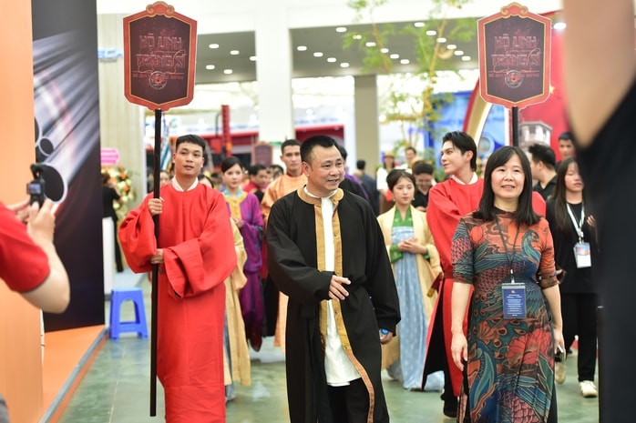 NSND Tự Long  NSND Tự Long