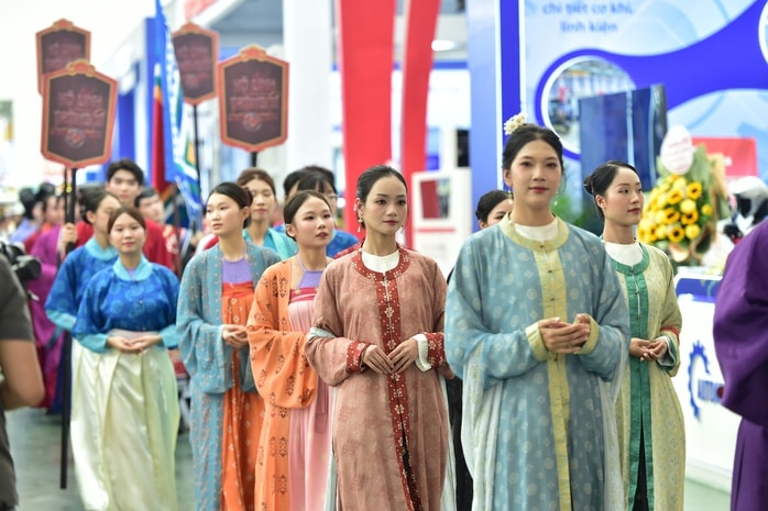 NSND Tự Long  NSND Tự Long