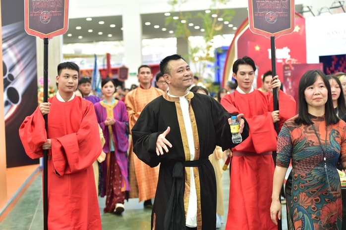 NSND Tự Long  NSND Tự Long