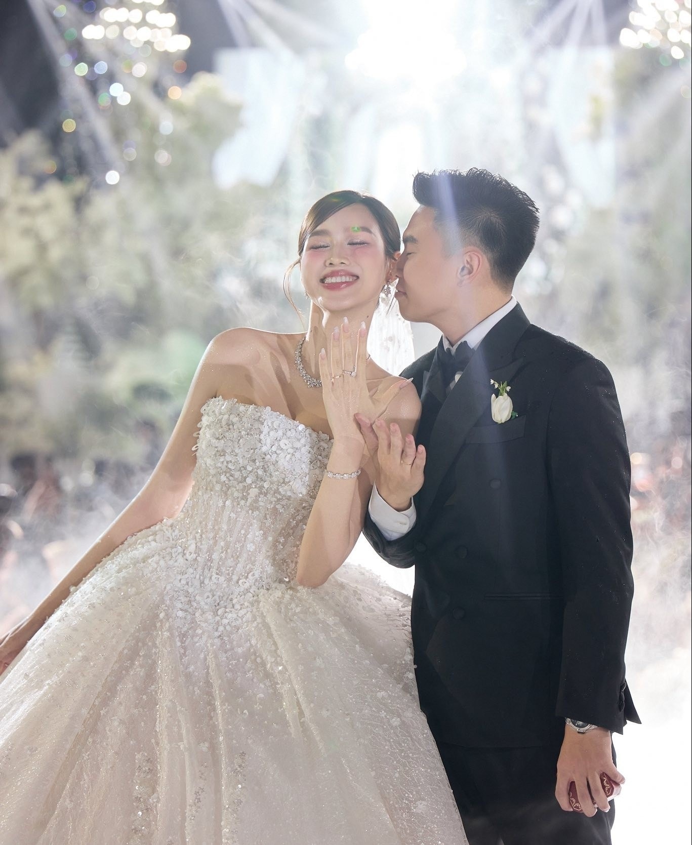 Do Thi Ha cuoi anh 1