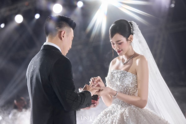 Dòng viết của Đỗ Thị Hà sau hôn lễ tại Quảng Trị khiến khán giả xúc động- Ảnh 7. Dòng viết của Đỗ Thị Hà sau hôn lễ tại Quảng Trị khiến khán giả xúc động- Ảnh 7.