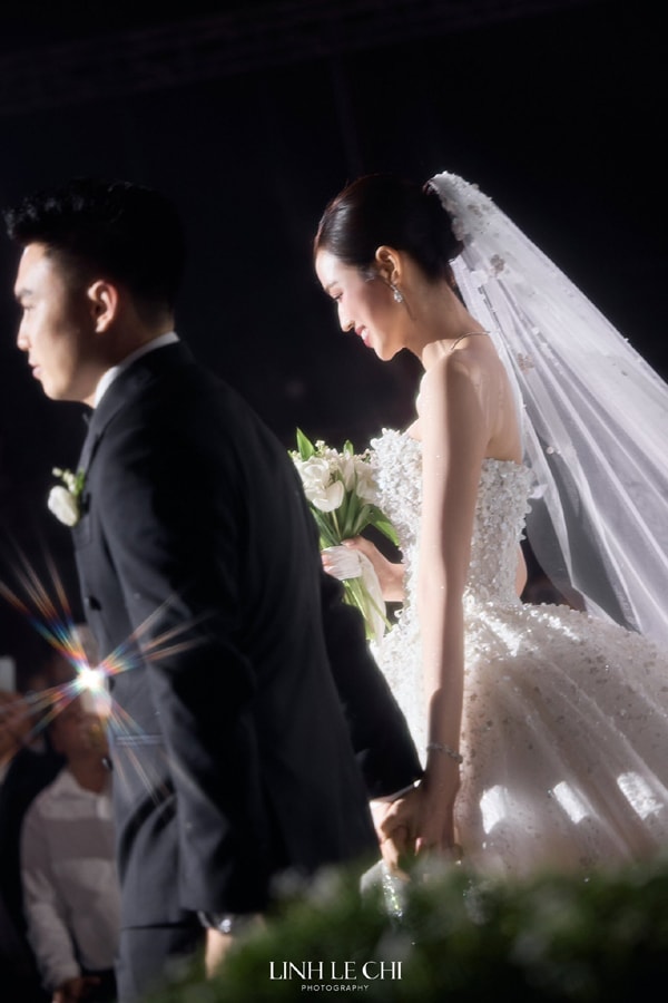 Dòng viết của Đỗ Thị Hà sau hôn lễ tại Quảng Trị khiến khán giả xúc động- Ảnh 8. Dòng viết của Đỗ Thị Hà sau hôn lễ tại Quảng Trị khiến khán giả xúc động- Ảnh 8.