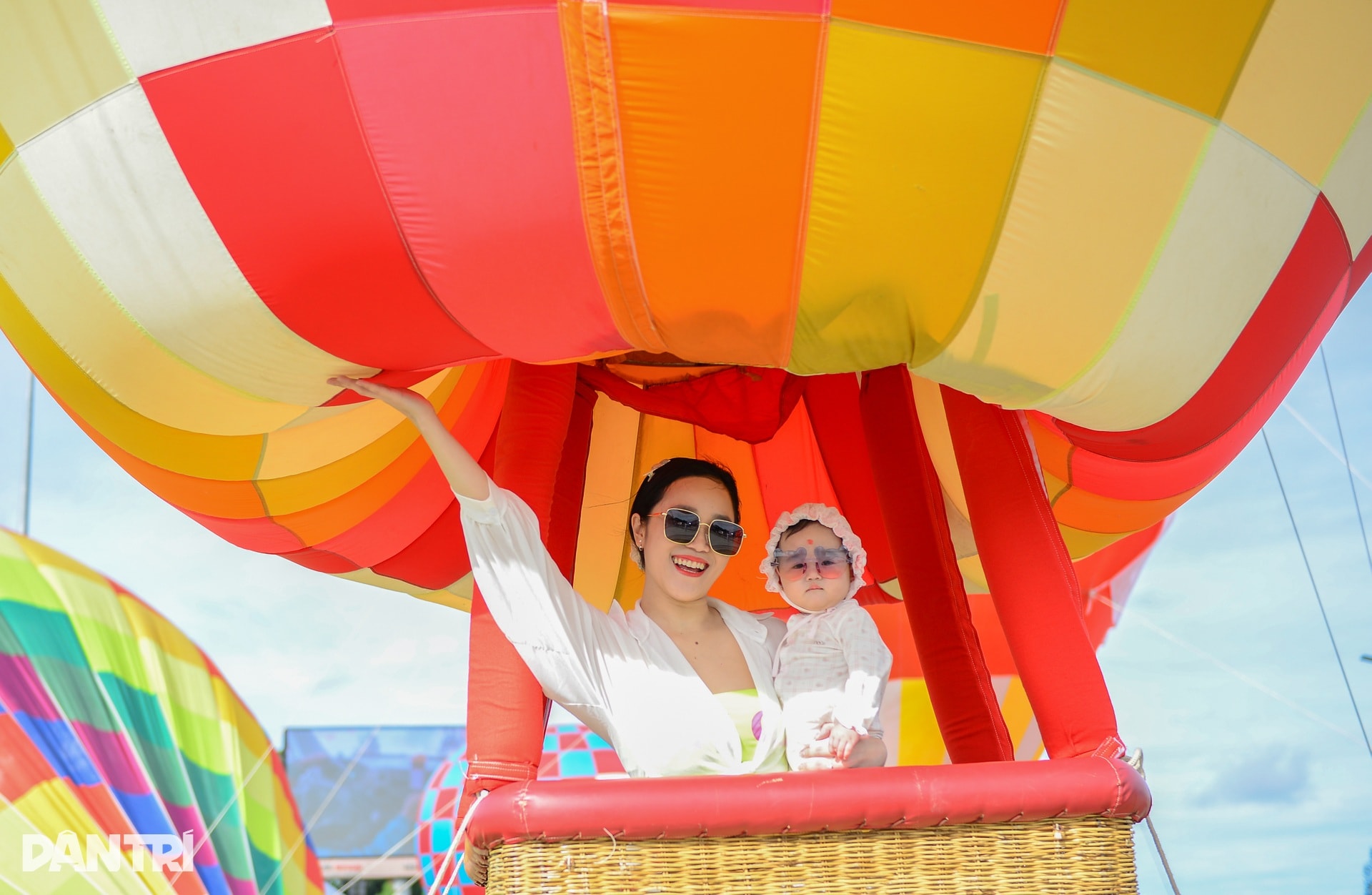 Bầu trời Đà Lạt rực rỡ sắc màu trong lễ hội khinh khí cầu - 1 Bầu trời Đà Lạt rực rỡ sắc màu trong lễ hội khinh khí cầu - 1