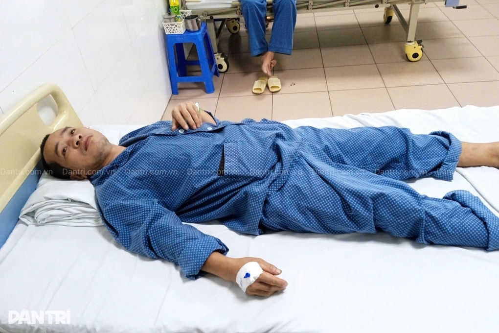 Bố mẹ ung thư, con gái bỏ học, con trai chạy xe ôm kiếm từng đồng viện phí - 3 Bố mẹ ung thư, con gái bỏ học, con trai chạy xe ôm kiếm từng đồng viện phí - 3