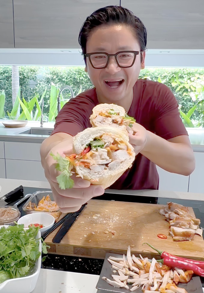Lấy cảm hứng từ bánh mì Việt Nam, Luke Nguyen đã làm cho gia đình những chiếc bánh mì Baguette với nhân thịt ba chỉ nướng giòn, pate, chả lụa, rau củ muối chua, dưa chuột, hành lá, rau mùi. Ảnh: Instagram Luke Nguyen