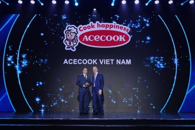 Đại diện công ty Acecook Việt Nam nhận giải Nơi làm việc tốt nhất châu Á (Best Companies to Work for in Asia 2025) do tạp chí HR Asia tổ chức. Ảnh: Acecook