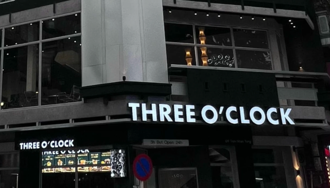 Cửa hàng Three OClock ở TP HCM luôn sáng đèn 24/7 để phục vụ khách. Ảnh: NVCC