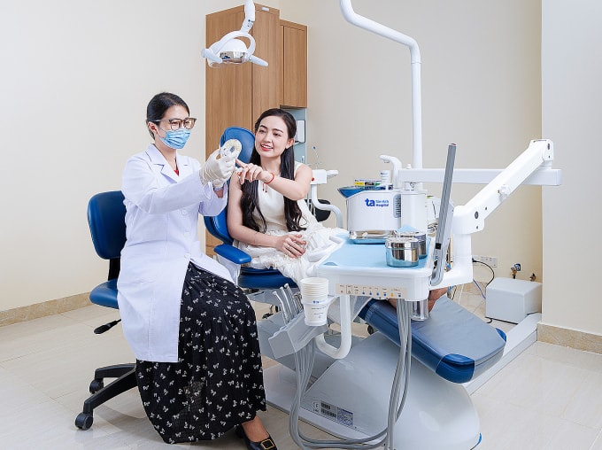 Bác sĩ Thư đang tư vấn cho một người bệnh. Ảnh minh họa: Phòng khám Đa khoa Tâm Anh quận 7