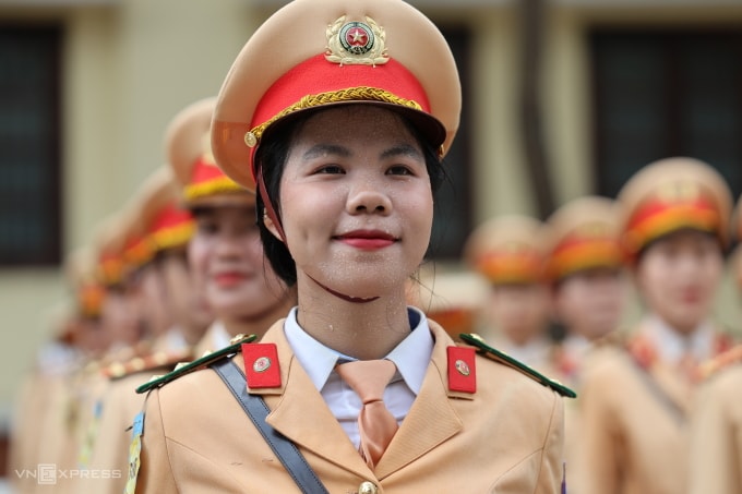 Chiến sĩ cảnh sát giao thông trong đợt hợp luyện diễu binh A50. Ảnh: Phước Tuấn
