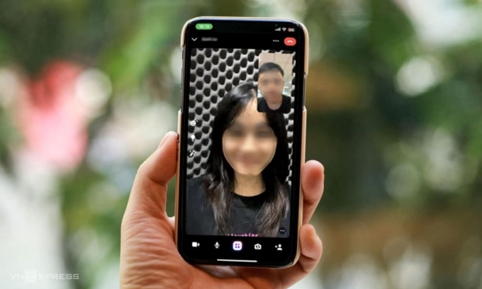 Nên cẩn trọng với các cuộc gọi, video từ số lạ, người lạ. Ảnh: Ngọc Thành