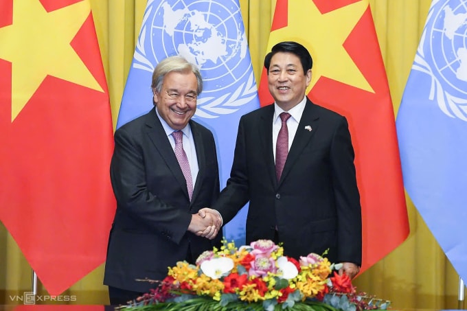 Chủ tịch nước Lương Cường bắt tay Tổng thư ký Liên Hợp Quốc Antonio Guterres. Ảnh: Giang Huy