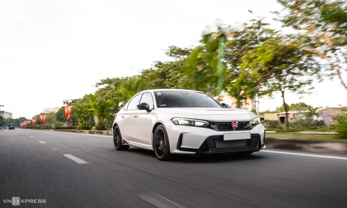 Honda Civic Type R tại Việt Nam. Ảnh: Minh Quân