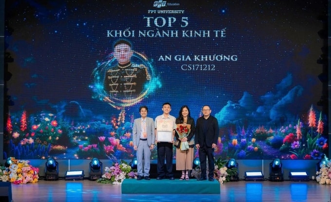Gia Khương tốt nghiệp loạt Xuất sắc, nằm trong top 5 khối ngành kinh tế tại trường. Ảnh: Trường Đại học FPT