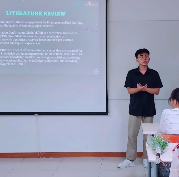 Gia Khương tích cực nghiên cứu, tham gia hoạt động ngoại khóa... tại trường. Ảnh: Nhân vật cung cấp