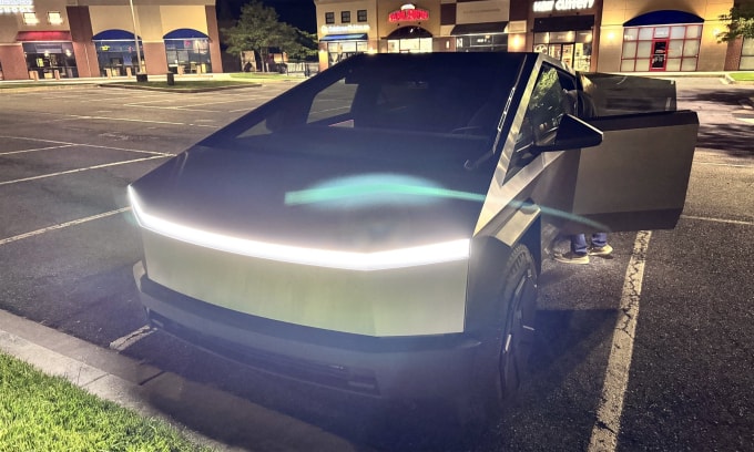 Một chiếc Cybertruck trong một bãi đỗ ở Pennsylvania, Mỹ, tháng 6 vừa qua. Ảnh: Teslarati