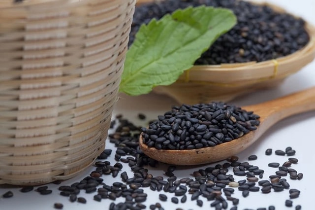 Vừng đen: Loại hạt "nhỏ nhưng có võ" là siêu thực phẩm nhờ hàm lượng dinh dưỡng phong phú  - Ảnh 2.