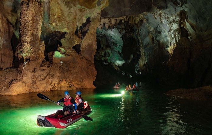 Du khách nườm nượp đến “Vương quốc hang động” Phong Nha - Kẻ Bàng - Ảnh 2. Du khách nườm nượp đến “Vương quốc hang động” Phong Nha - Kẻ Bàng - Ảnh 2.