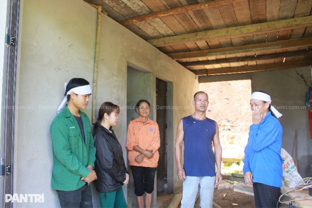 Giọt nước mắt của 2 chị em ruột sau bão lũ - 3 Giọt nước mắt của 2 chị em ruột sau bão lũ - 3