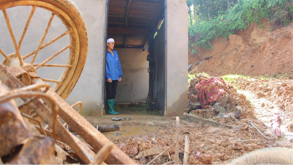 Giọt nước mắt của 2 chị em ruột sau bão lũ - 4 Giọt nước mắt của 2 chị em ruột sau bão lũ - 4