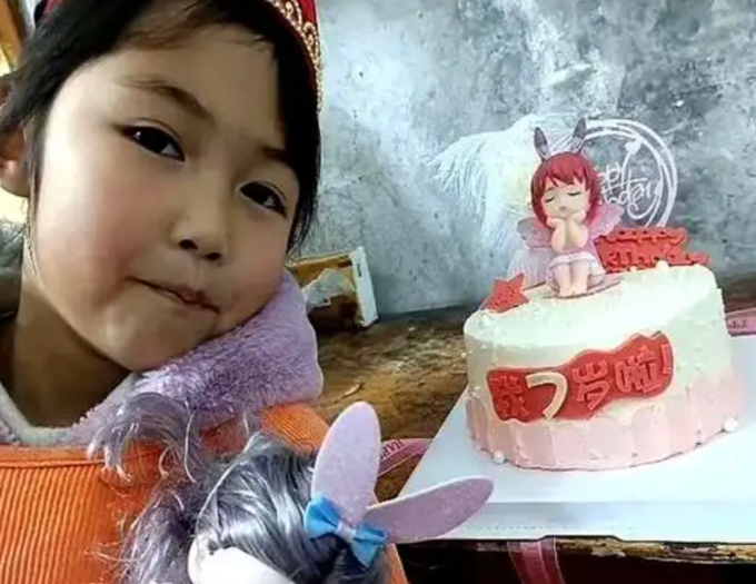 Cô bé  Zhang Xinlei, 10 tuổi, học sinh lớp 3. Ảnh: Mf-china