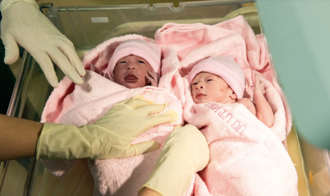 Hai em bé chào đời sinh đôi chào đời ở Bệnh viện Từ Dũ. Ảnh: Ngọc Ngân