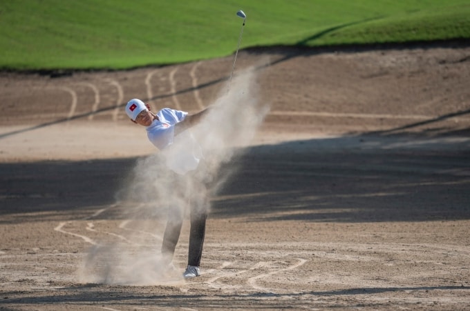 Khánh Hưng thi đấu ở vòng 2 giải vô địch golf nghiệp dư châu Á – Thái Bình Dương trên sân Emirates Golf Club, ngày 24/10/2025.
